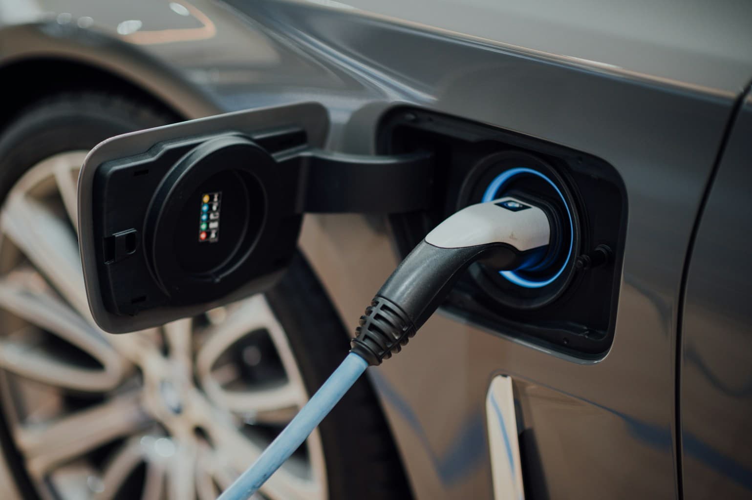 Een afbeelding van een auto die supersnel laad